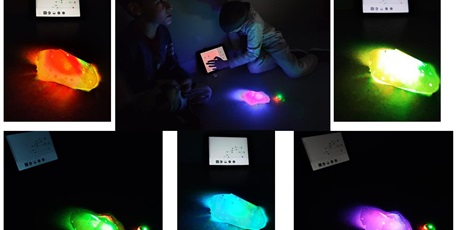 Powiększ grafikę: Efekt świetlny klocków LED zaprogramowanych przez dzieci.