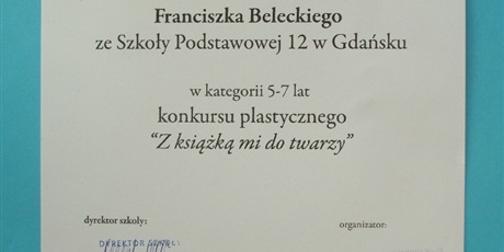 Wyróżnienia dla F. Beleckiego, Z. Ellert i J. Żuchowicz z klasy 2a w ogólnopolskim konkursie pt. „Z książką mi do twarzy”.