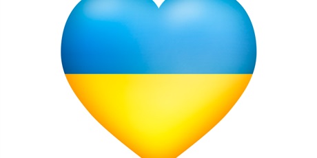 Powiększ grafikę: Grafika przedstawia serce w kolorach ukraińskiej flagi. 