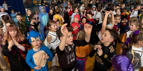 Powiększ grafikę: Zabawa trwa.