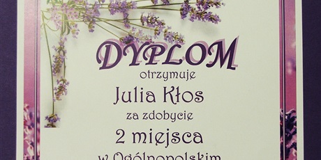 Powiększ grafikę: julia-klos-zdobyla-2-miejsce-w-ogolnopolskim-konkursie-inny-nie-znaczy-gorszy-263545.jpg
