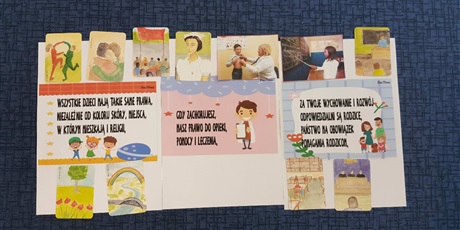 Powiększ grafikę: Ukończona praca jednej z grup – karty z ilustracjami dopasowane do wybranych praw dziecka.