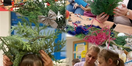Powiększ grafikę: Kolaż czterech zdjęć wykonanych podczas rodzinnych warsztatów świątecznych, przedstawiający uczniów klasy 2e z rodzicami.