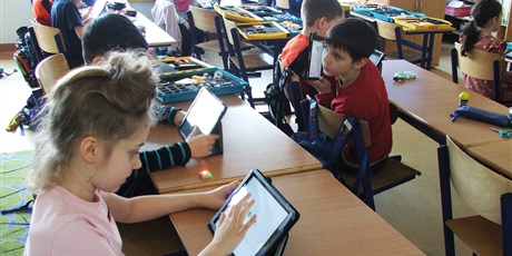 Uczniowie klasy 2A programują na iPadach