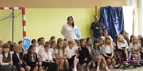 Powiększ grafikę: Uczniowie klas drugich na uroczystości Rozpoczęcia Roku Szkolnego 2025/2026