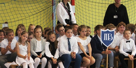 Powiększ grafikę: Uczniowie klas drugich na uroczystości Rozpoczęcia Roku Szkolnego 2025/2026