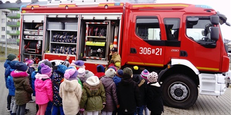 Zajęcia ze strażakami z Państwowej Straży Pożarnej w oddziałach przedszkolnych.